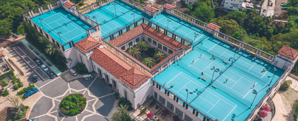 Quadras do Rafa Nadal Tennis Center de Hong Kong, imagem de referência da rede internacional